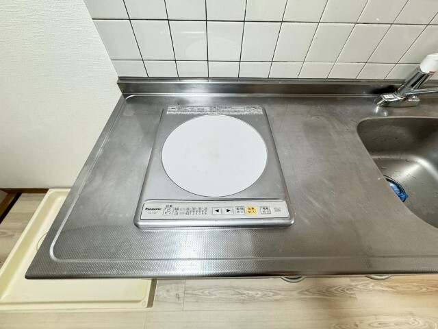 ����15