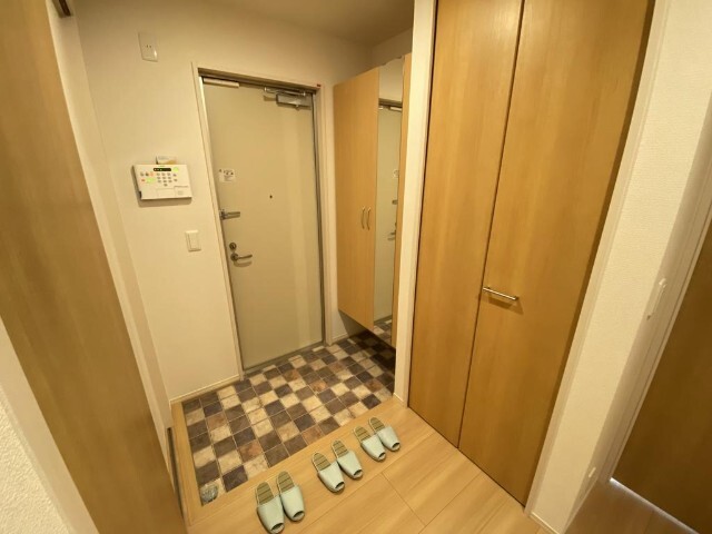 ����8