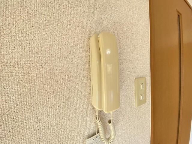 ����9
