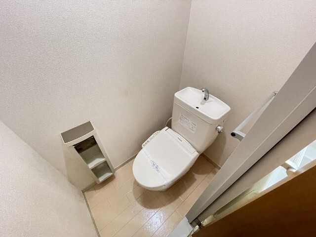 ����4
