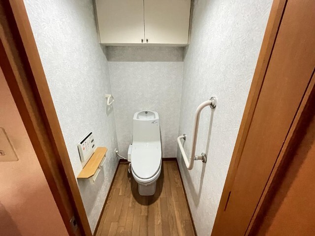����4