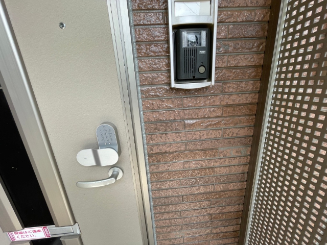 ����12