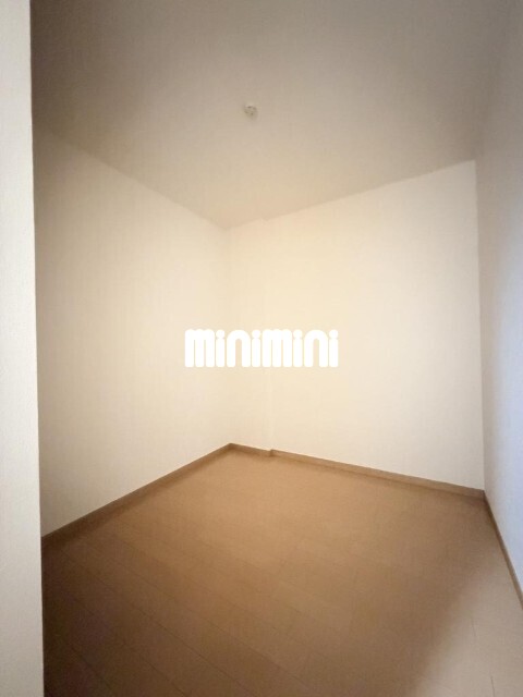 ����19