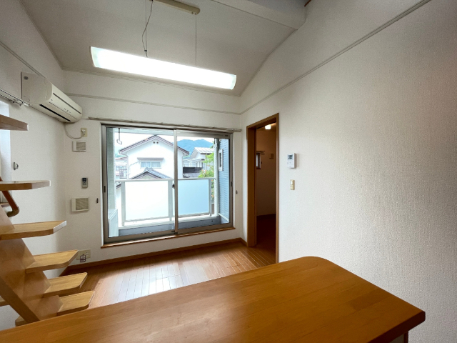 ����20