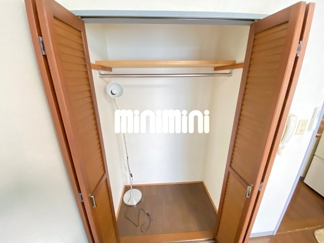 ����8