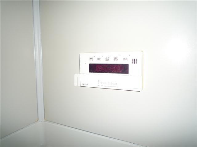 ����12