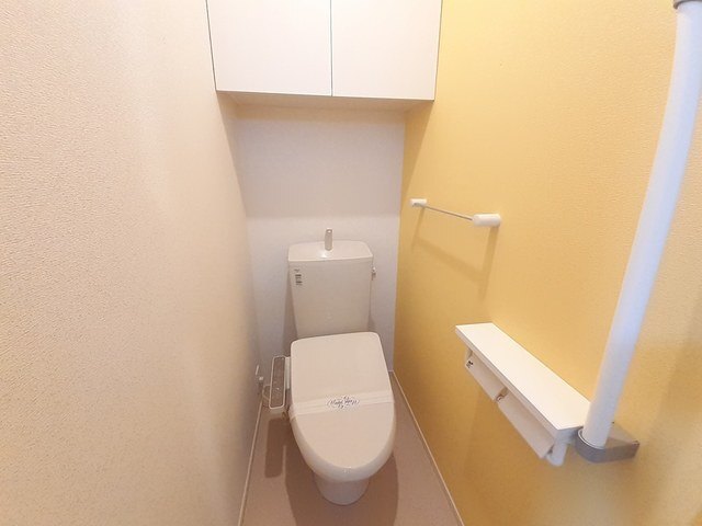 ����4