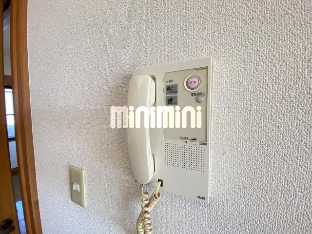 ����12