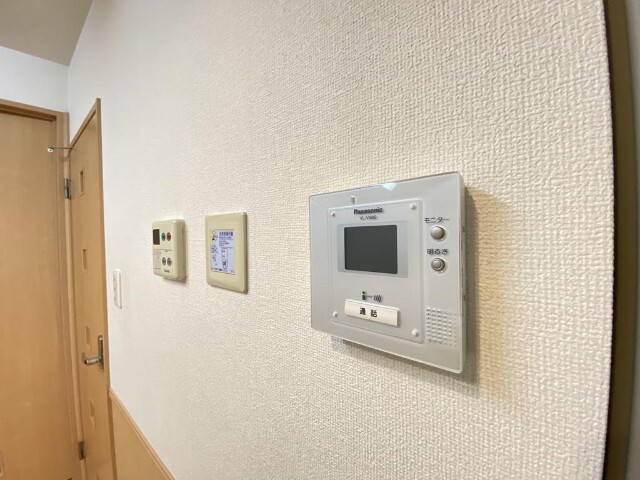 ����10