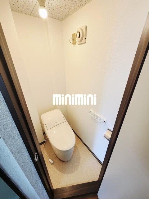 ����4