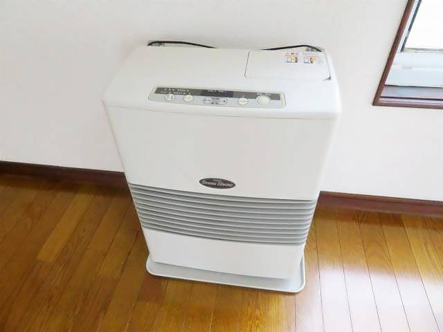 ����9