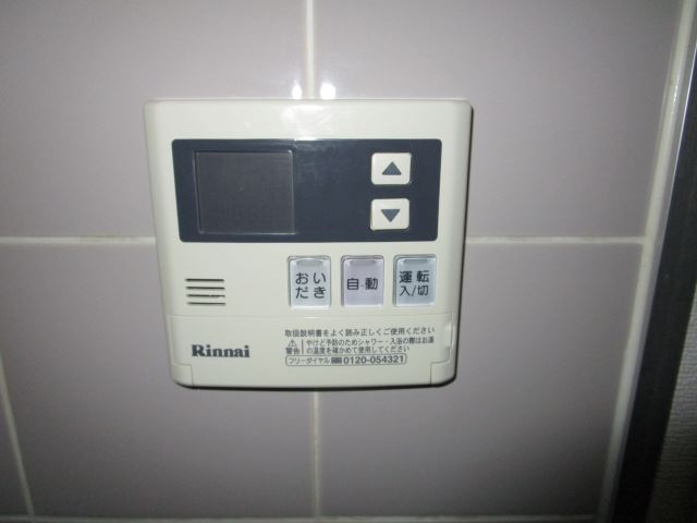 ����12