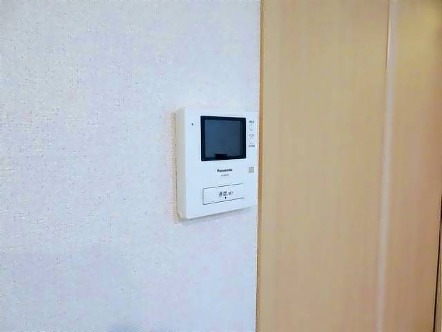 ����12
