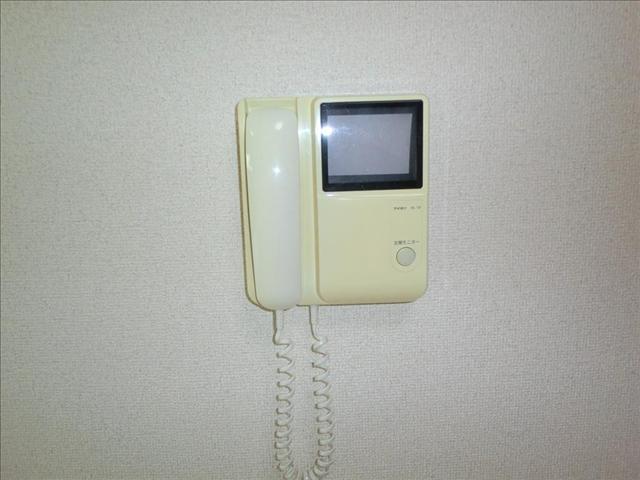 ����12