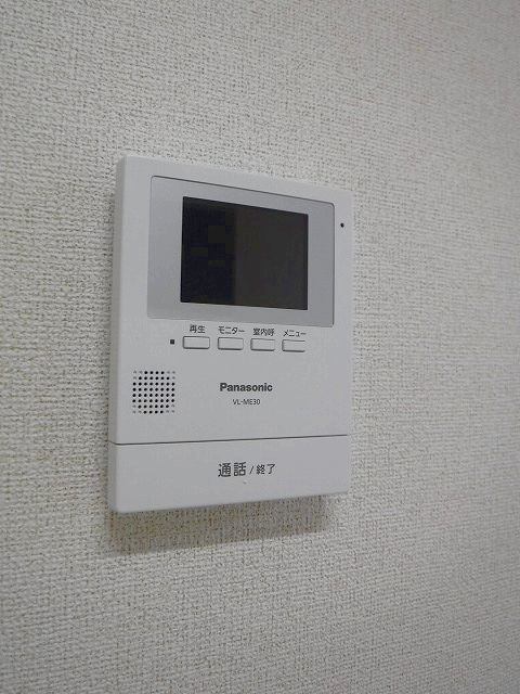 ����12