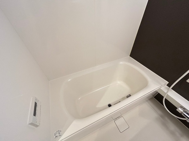 ����15
