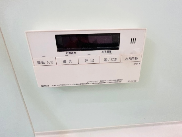 ����15