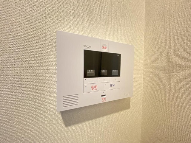 ����9