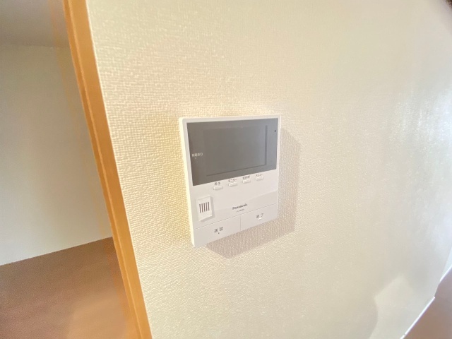 ����12