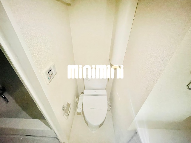 ����4