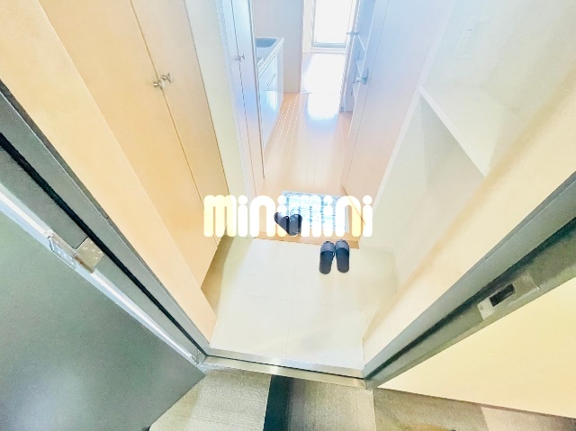 ����8