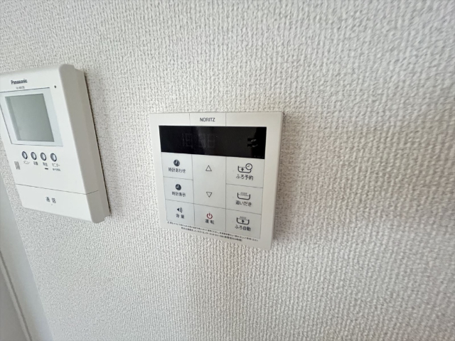 ����12