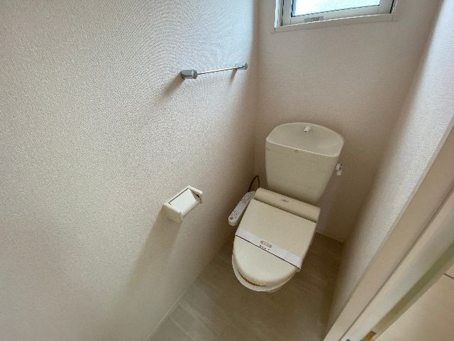 ����4