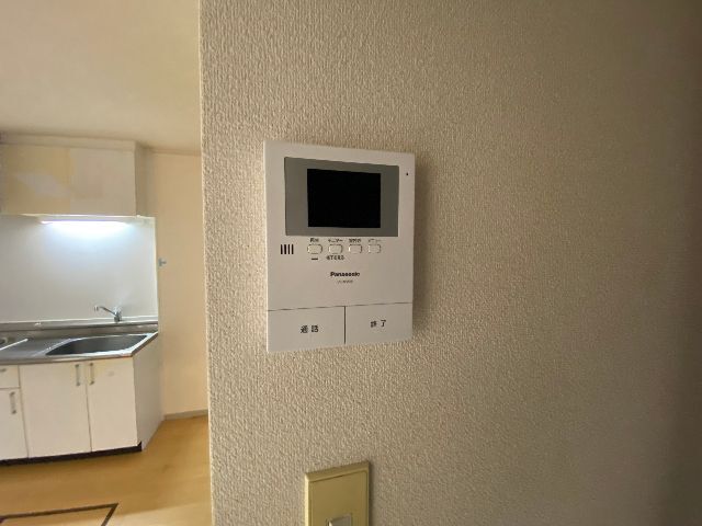 ����16
