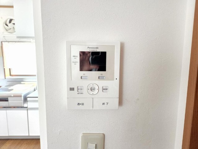 ����10