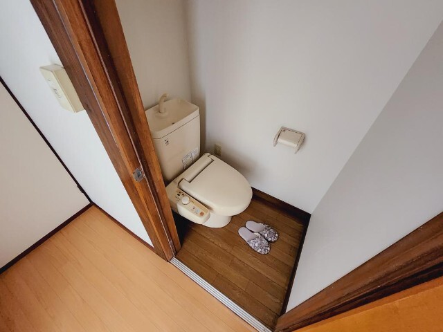 ����20