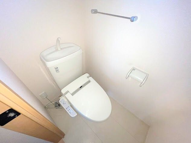 ����4