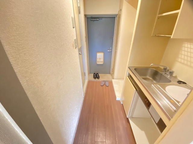 ����15
