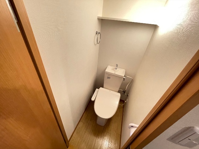 ����8