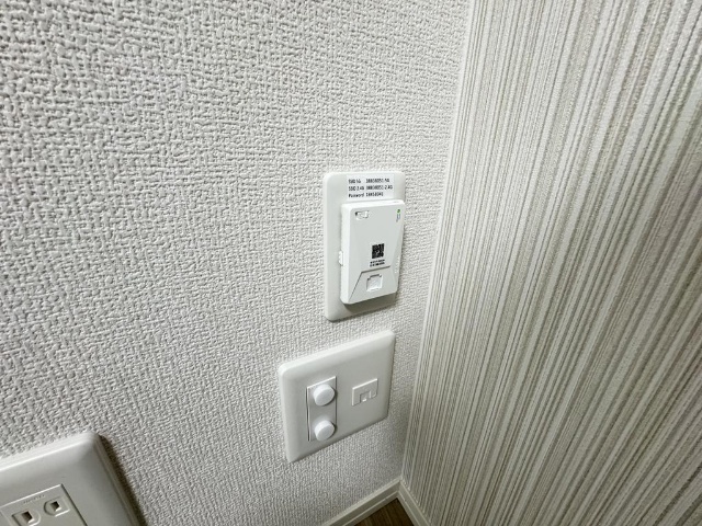 ����20