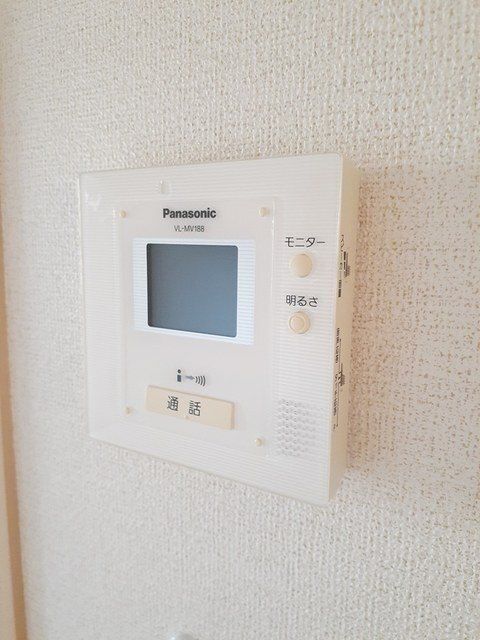 ����12