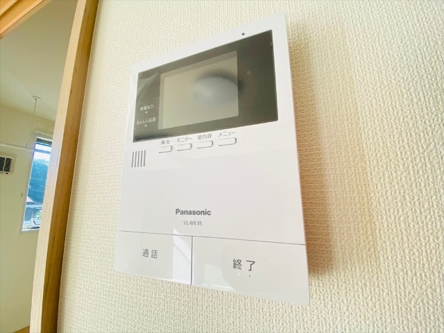 ����9