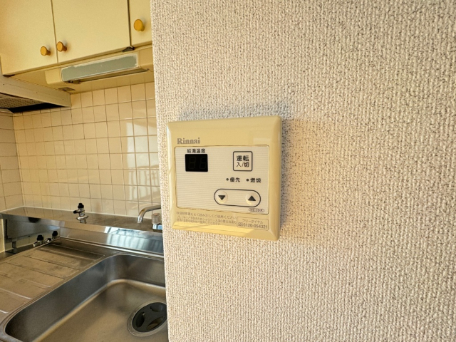 ����18
