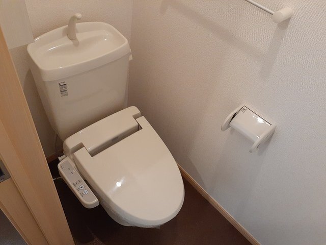 ����4
