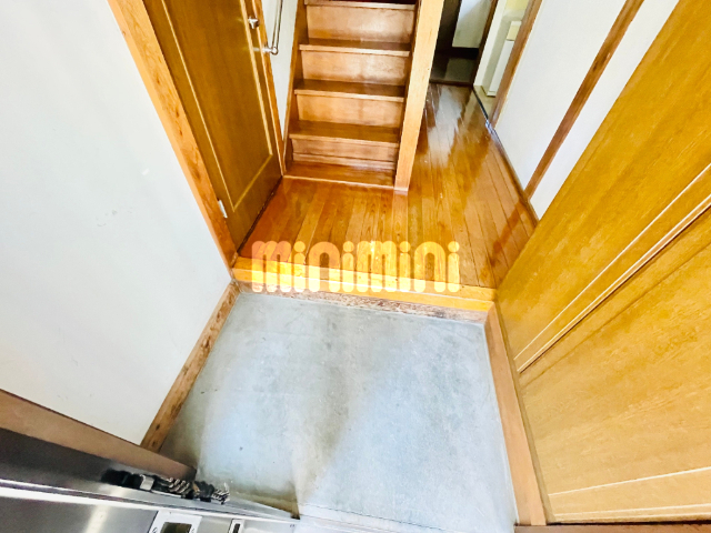 ����8