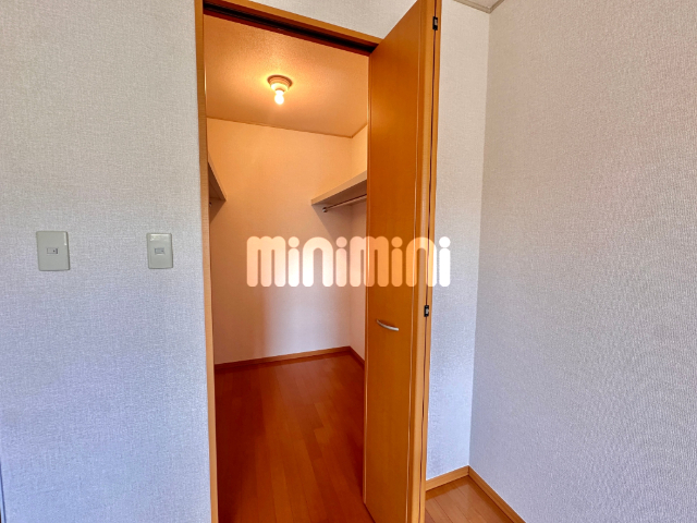 ����8