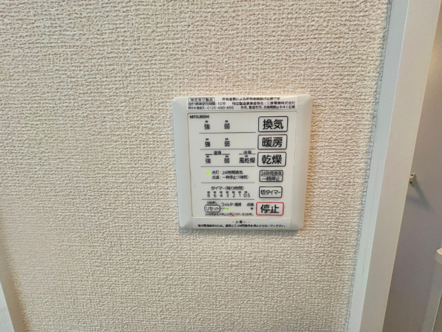 ����15