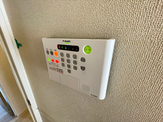 ����12