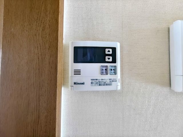 ����15