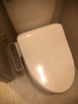����4