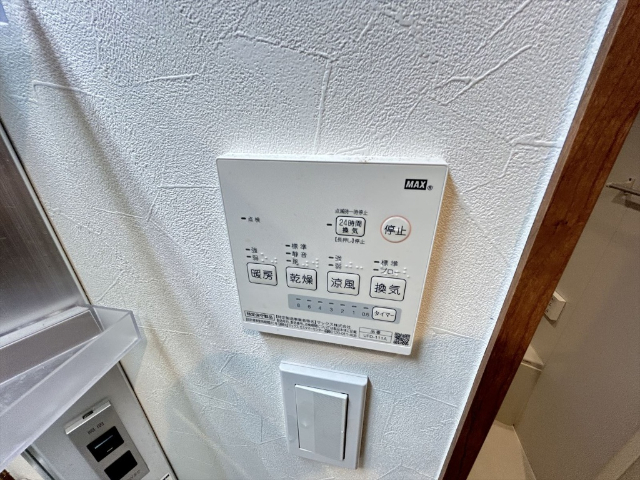 ����12