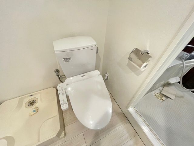 ����4