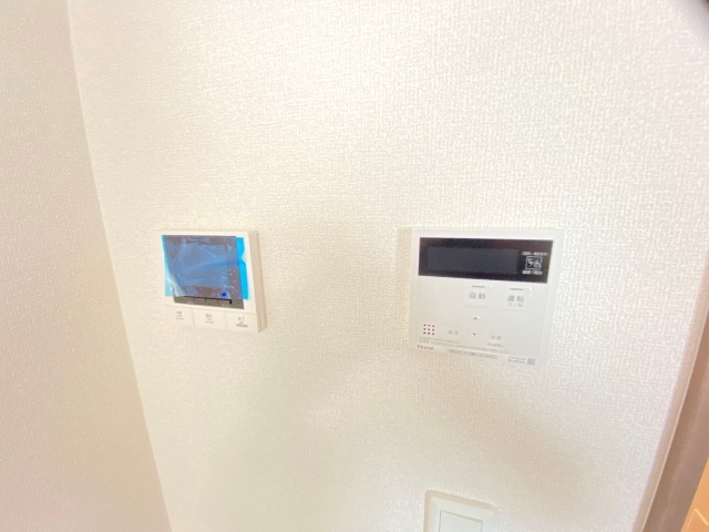 ����12