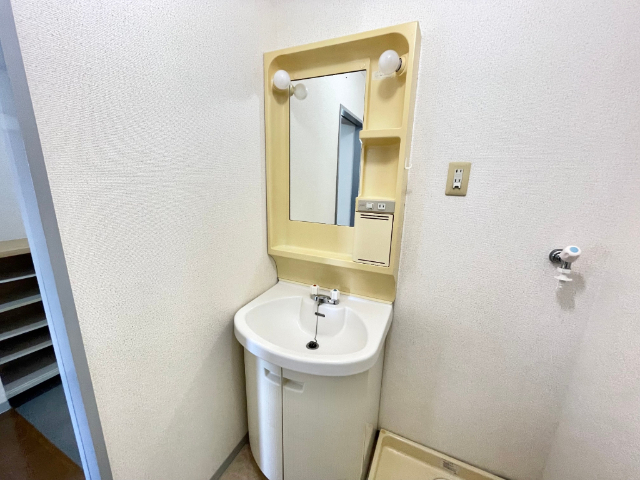 ����8