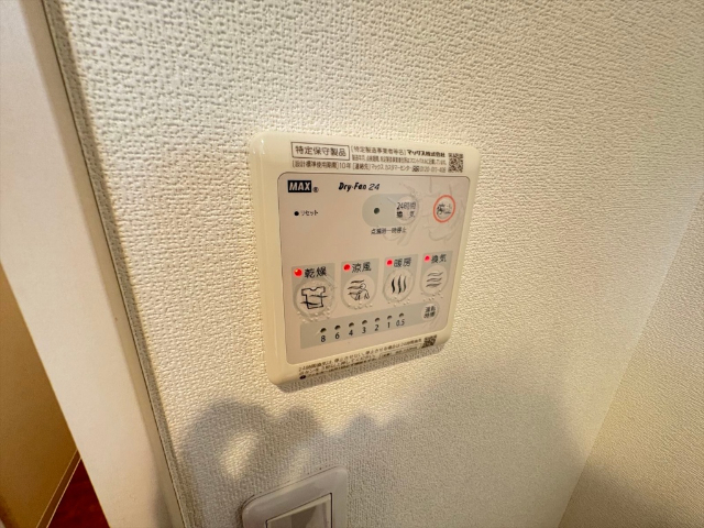 ����12