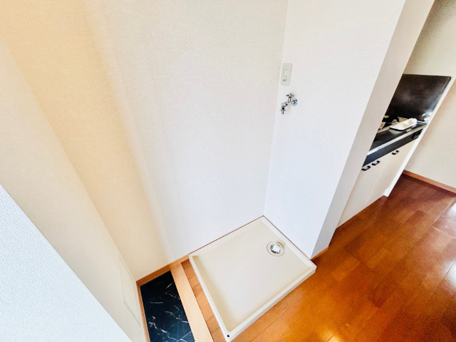 ����18